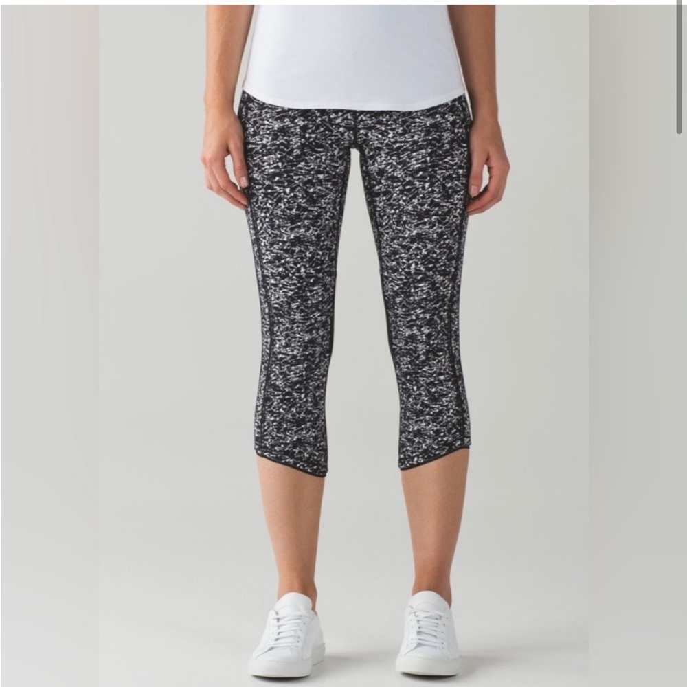 Lululemon deep breath crop leggings in marble